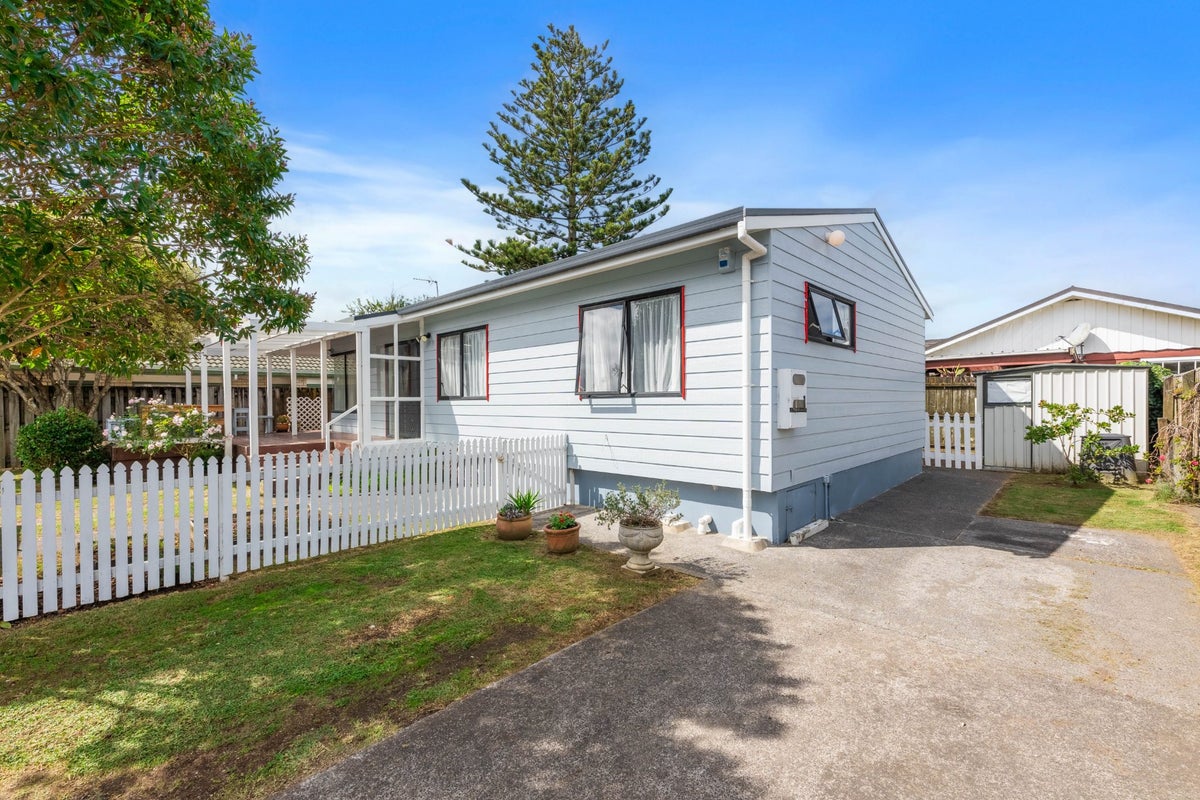 2/33 Overton Road, Papatoetoe, Auckland - Carousel 1