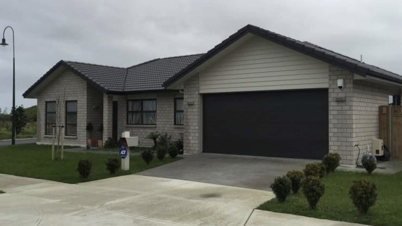 55 Hadley Wood Drive, Wattle Downs, Auckland - Carousel 1