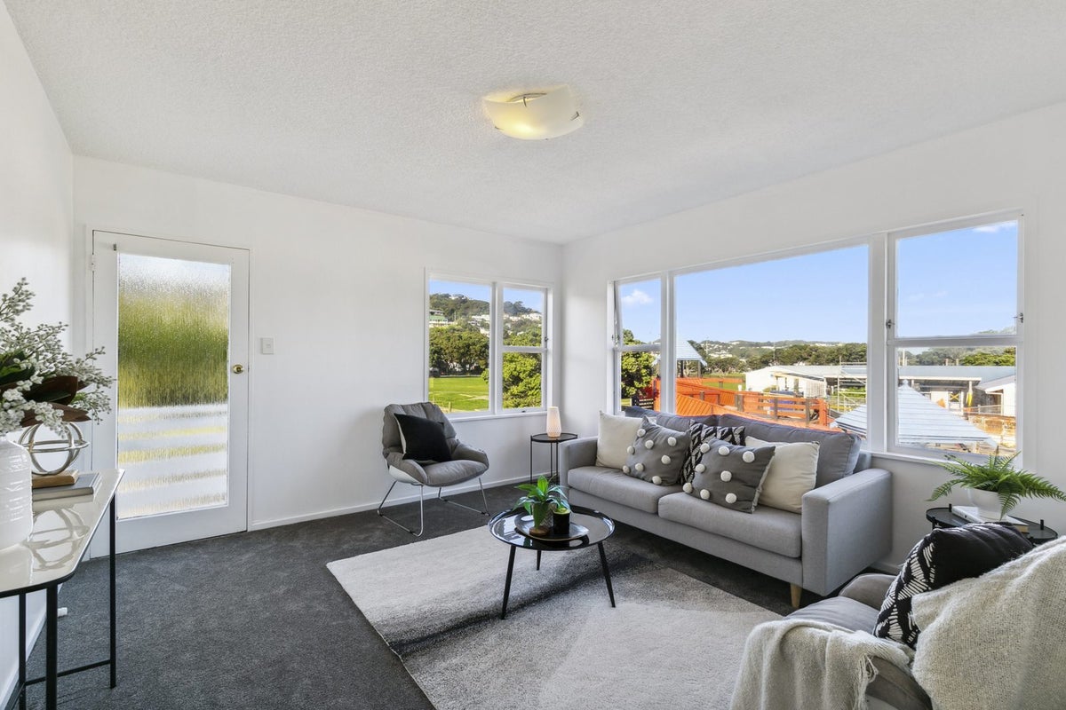 7/56 Brussels Street, Miramar, Wellington - Carousel 1