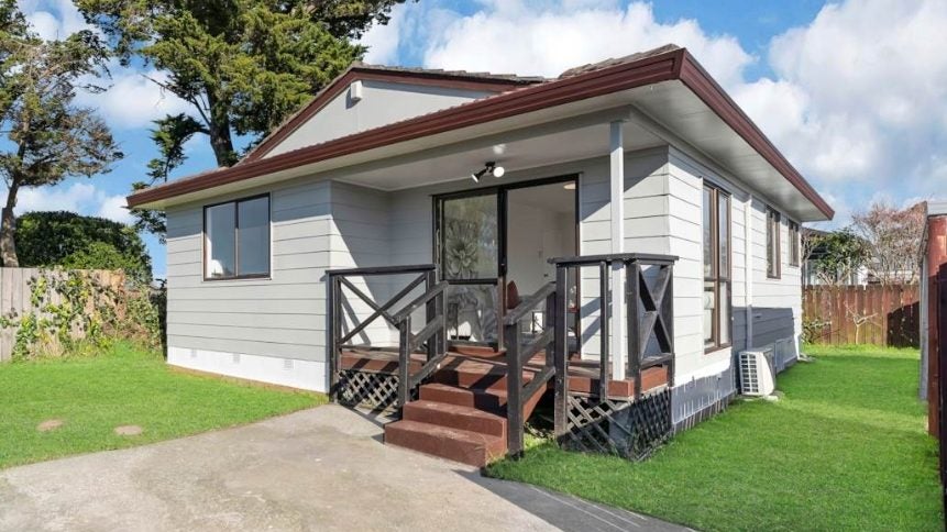 1/81 Luanda Drive, Ranui, Auckland - Carousel 1
