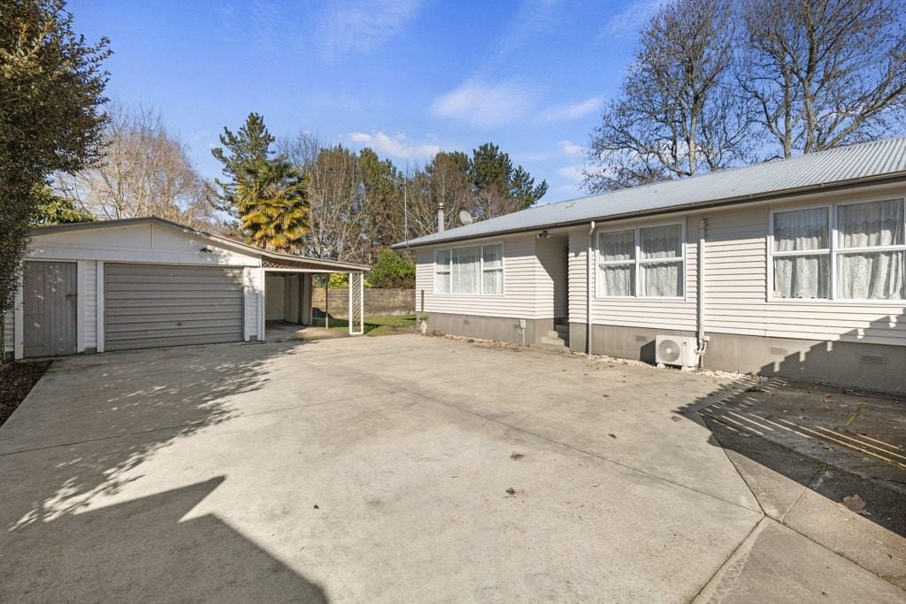 126A Masters Avenue, Hillcrest, Hamilton - Carousel 1