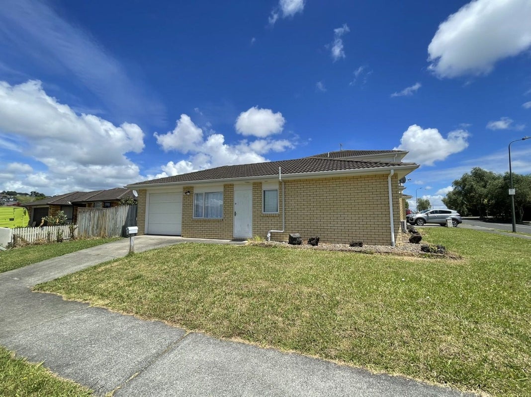 37 Innisowen Place, Flat Bush, Auckland - Carousel 1