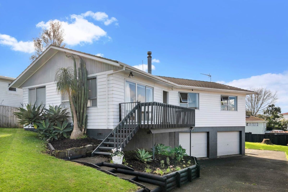 4 Butterworth Drive, Glendene, Auckland - Carousel 1