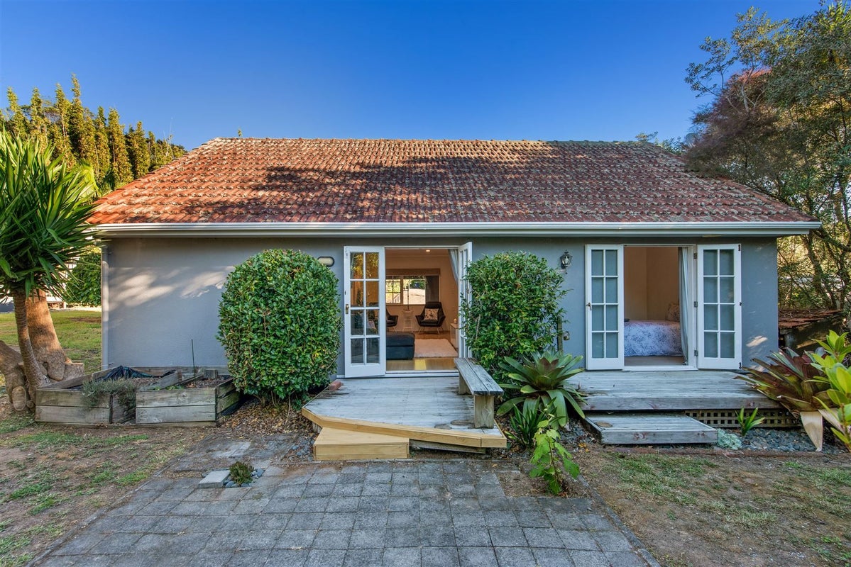 24 Chatham Avenue, Paremoremo, Auckland - Carousel 24