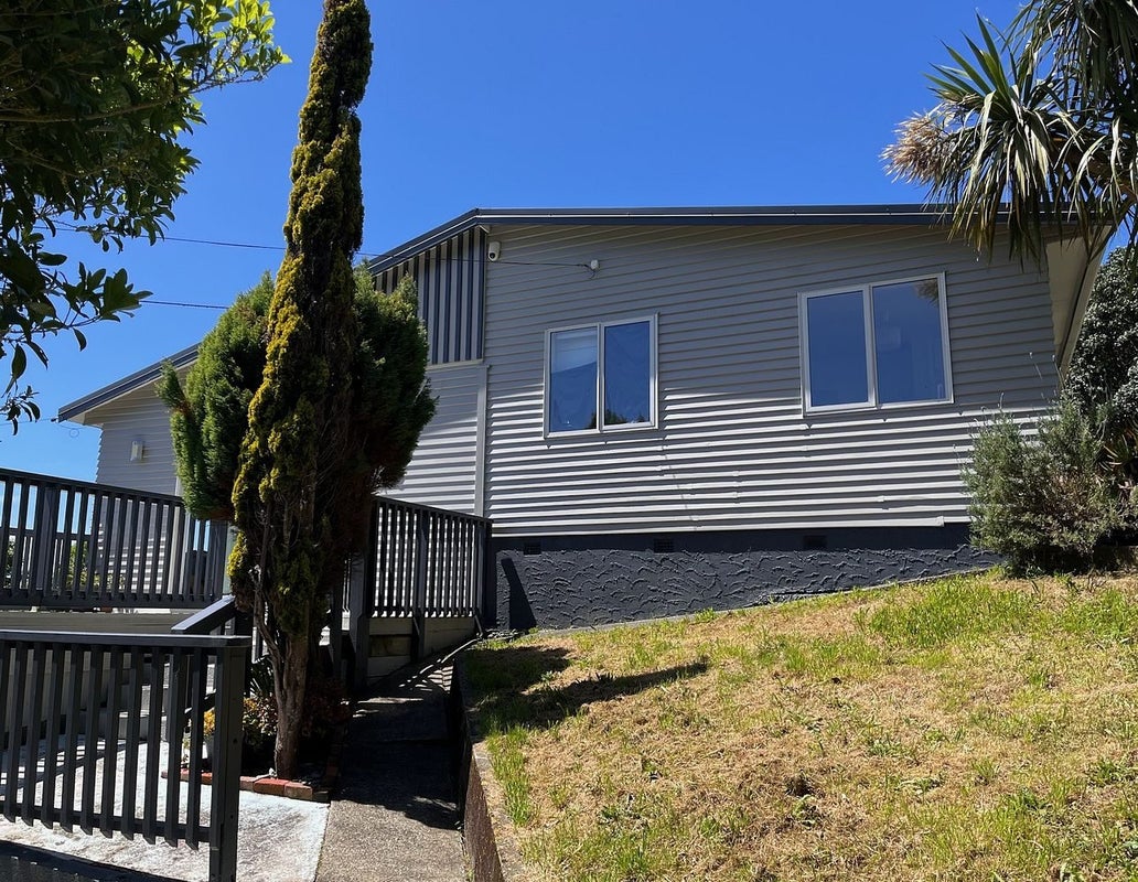 32 Hollies Crescent, Johnsonville, Wellington - Carousel 1