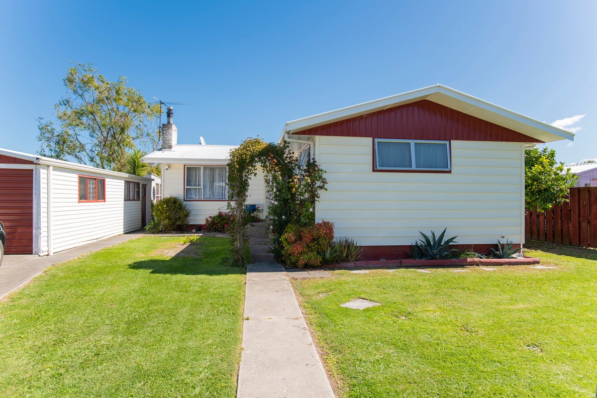 11 Hudson Street, Inner Kaiti, Gisborne - Carousel 1