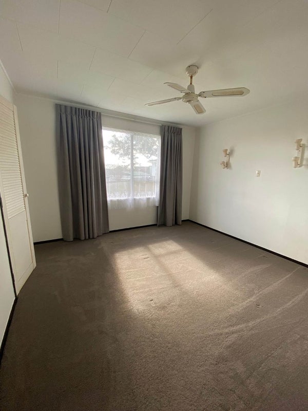 4 Struan Place, Highland Park, Auckland - Carousel 8