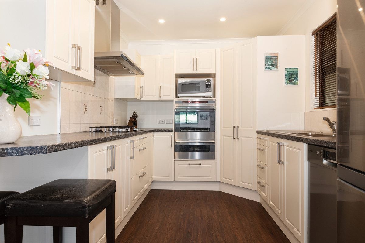68 Kiwi Crescent, Tawa, Wellington - Carousel 2