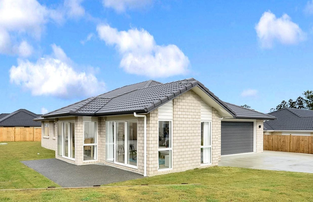 7 Pohue Avenue, Huapai, Kumeu - Carousel 1