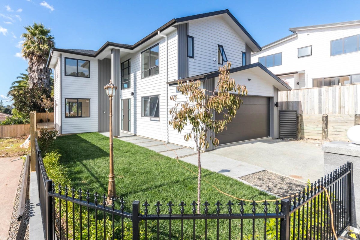17 Armstrong Place, New Lynn, Auckland - Carousel 1