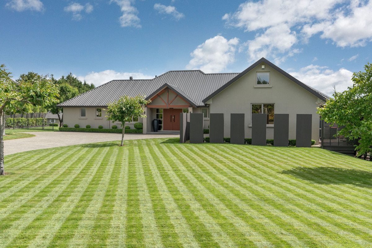 5 Orchard Grove, East Taieri, Mosgiel - Carousel 2