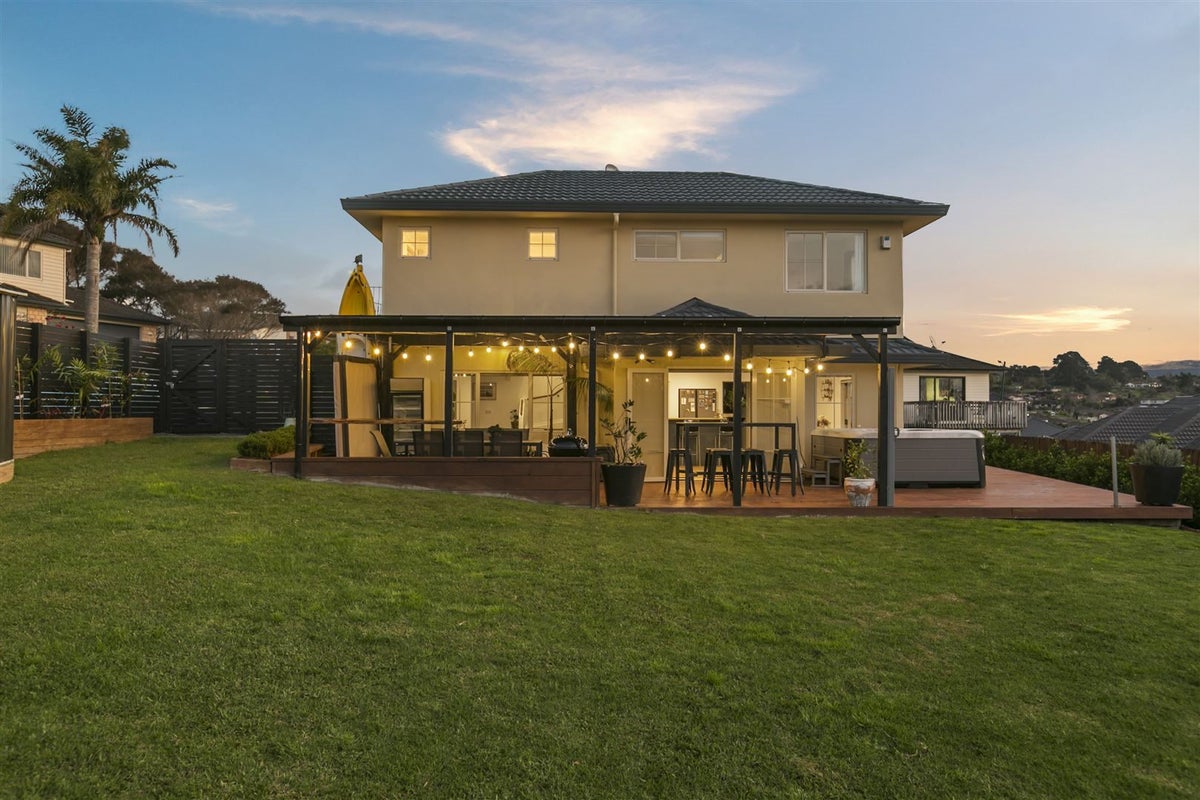 2 Castleview Lane, Henderson, Auckland - Carousel 2