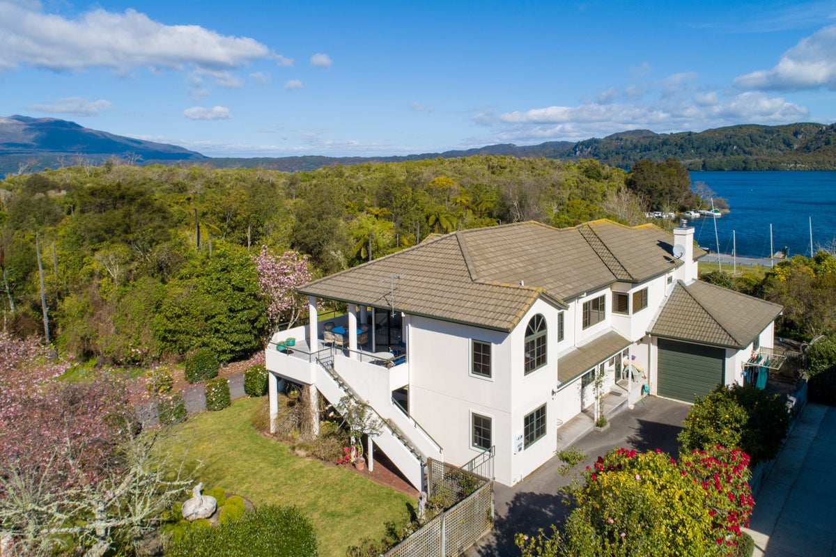 3 Rangiuru Bay Road, Lake Tarawera, Rotorua - Carousel 1