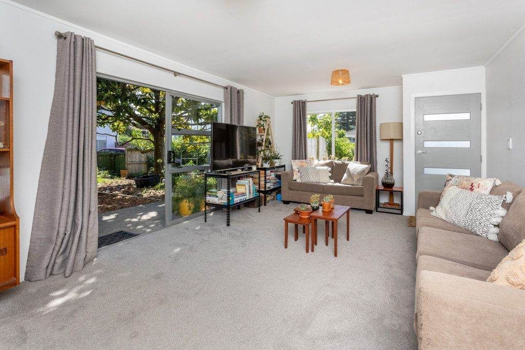 1/49 Seabrook Avenue, New Lynn, Auckland - Carousel 2