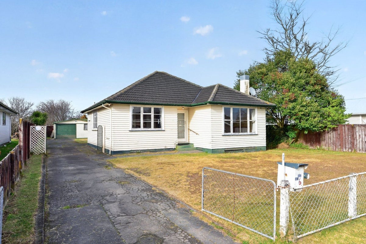 6 Wordsworth Crescent, Enderley, Hamilton - Carousel 2