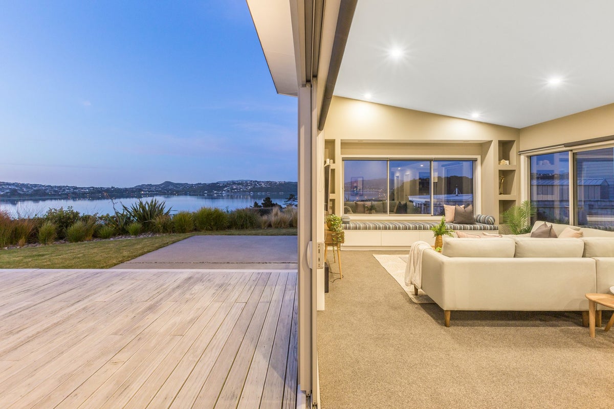 15 Sue Dow Lane, Aotea, Porirua - Carousel 2