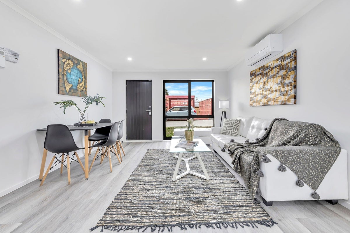 8D Kent Road, Manurewa, Auckland - Carousel 2