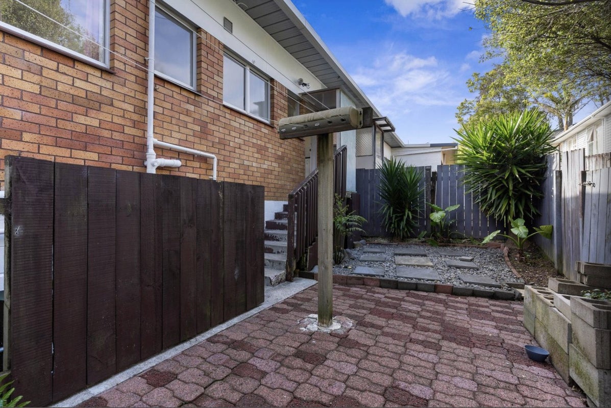 3/1 Botany Road, Howick, Auckland - Carousel 1