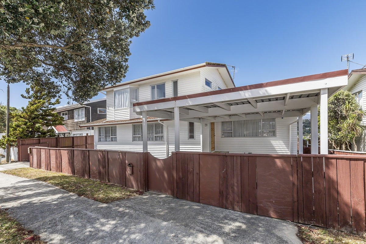 4 Aramoana Place, Maupuia, Wellington - Carousel 1