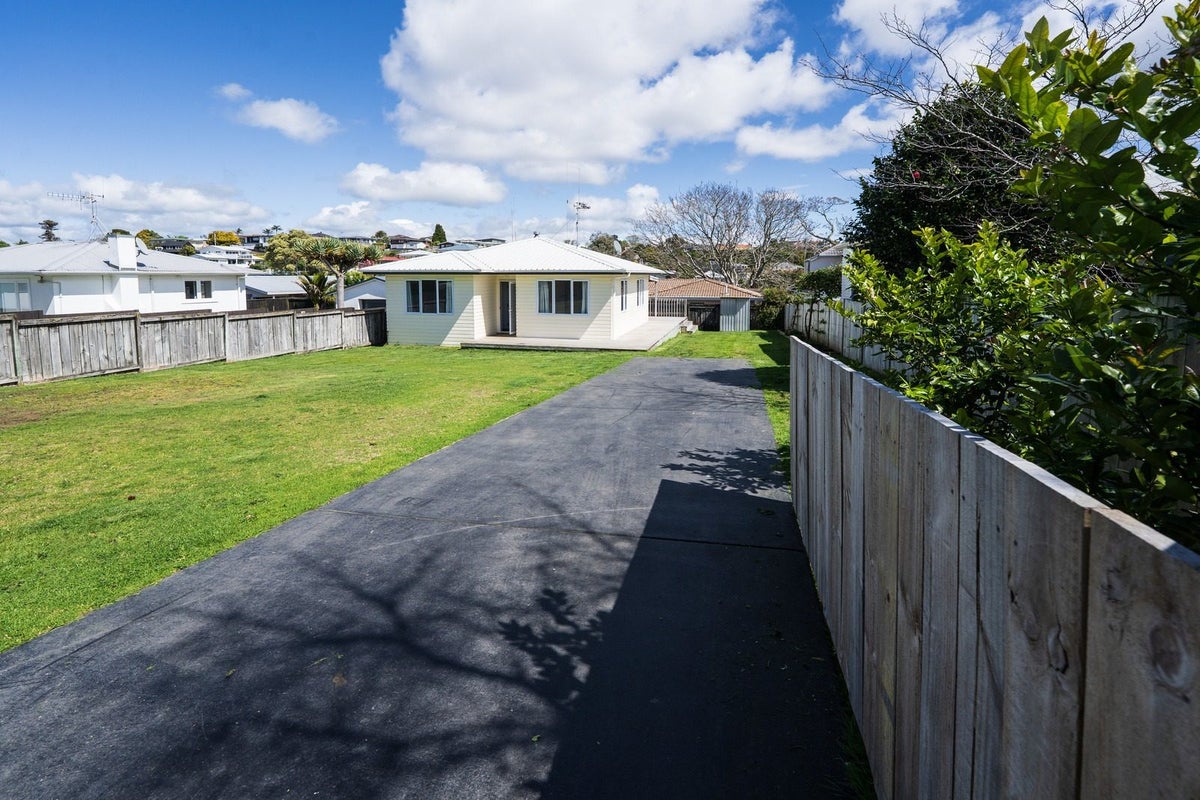 9 Goods Road, Otumoetai, Tauranga - Carousel 2