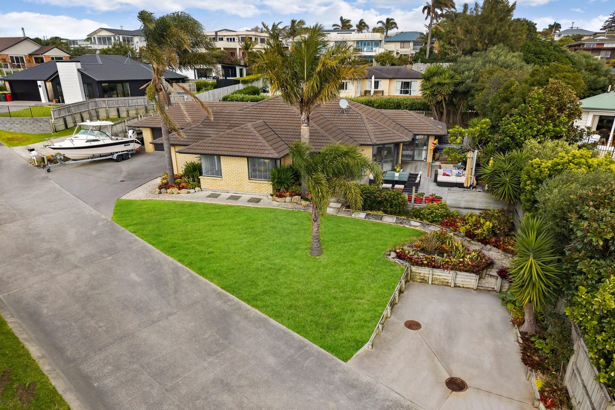 3 Gibbia Way, Beachlands, Auckland - Carousel 2