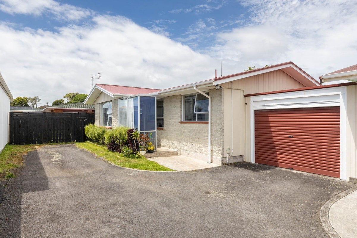 3/147 Carrington Street, Lower Vogeltown, New Plymouth - Carousel 1