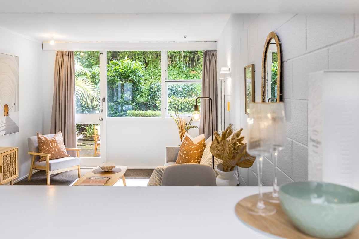 9/18 Edenvale Crescent, Mount Eden, Auckland - Carousel 1