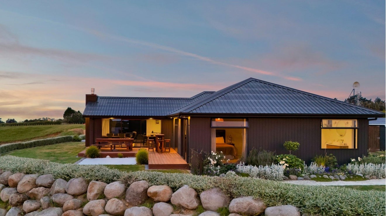 956 Richmond Road, Lepperton, New Plymouth - Carousel 2