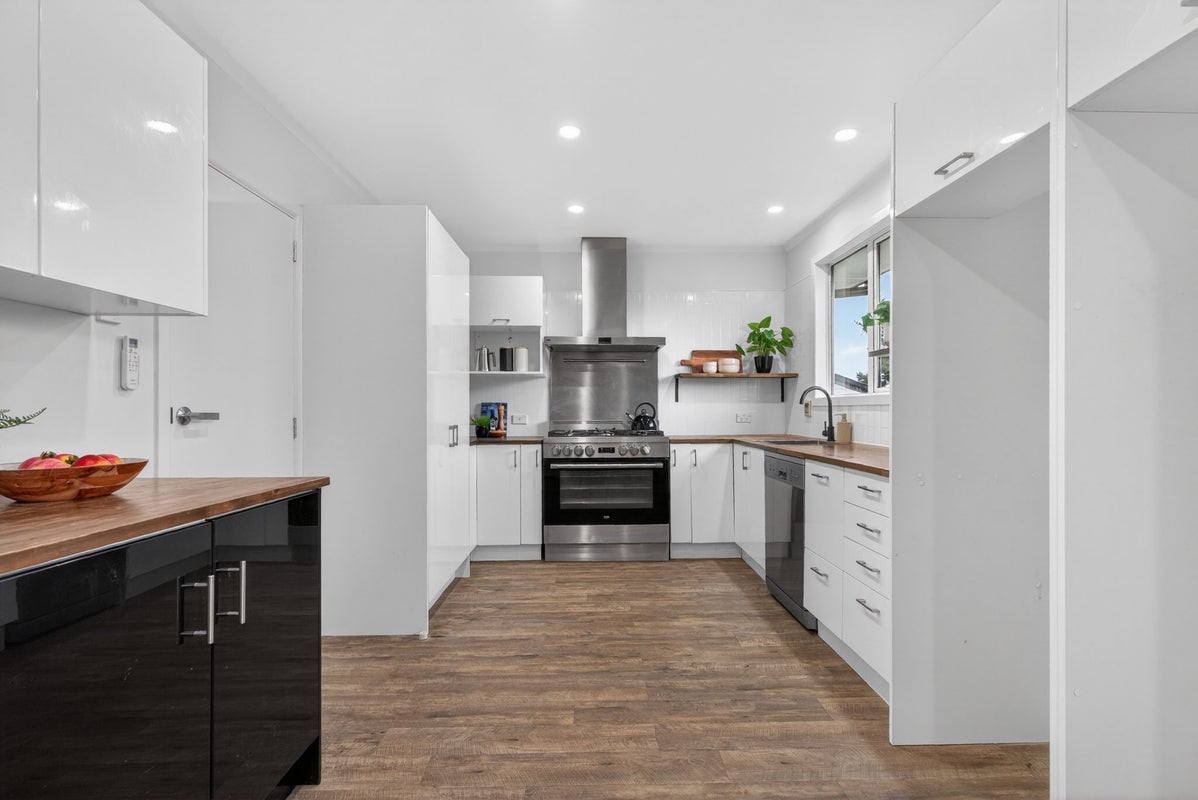27 Kingsley Street, Stokes Valley, Lower Hutt - Carousel 1