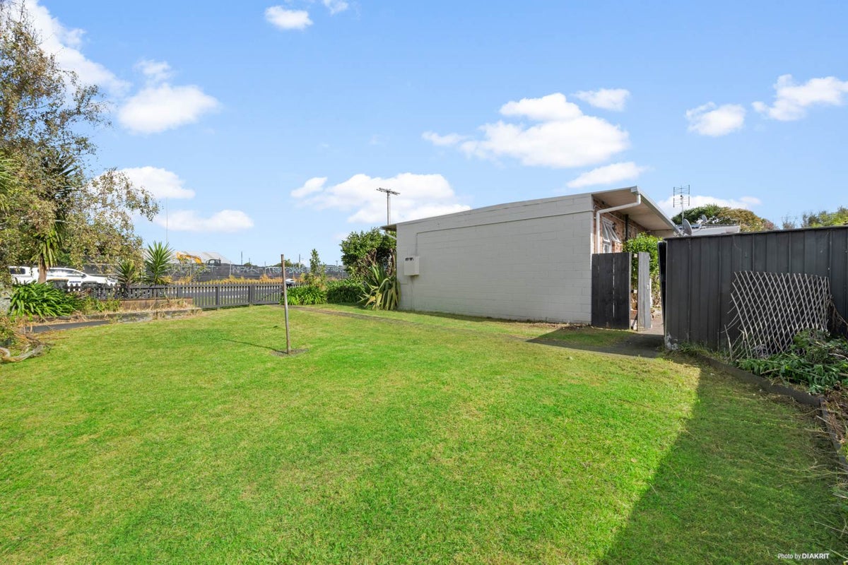 3/783 Te Atatu Road, Te Atatu Peninsula, Auckland - Carousel 2
