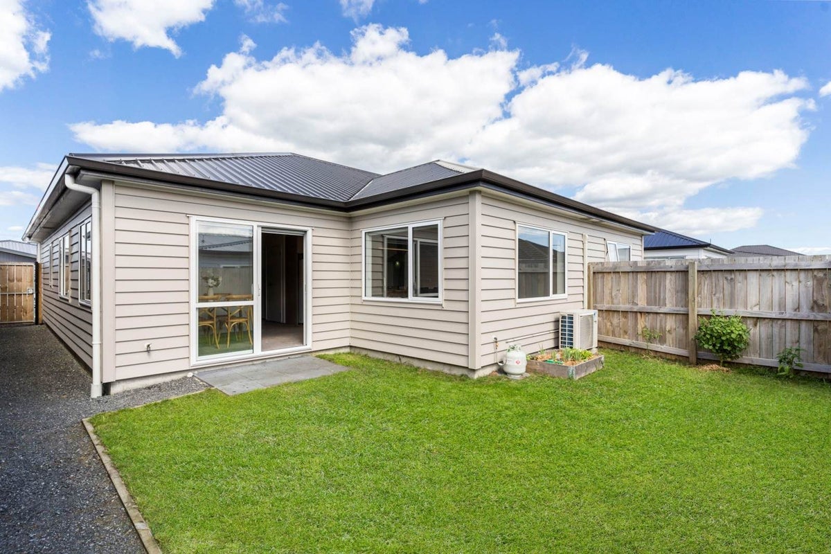 42 Whareatua Avenue, Takanini, Auckland - Carousel 1