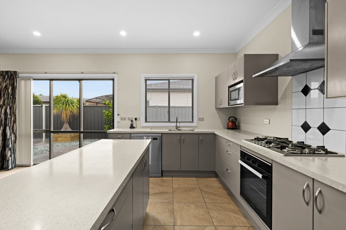 2 Tasman Drive, Poraiti, Napier - Carousel 2
