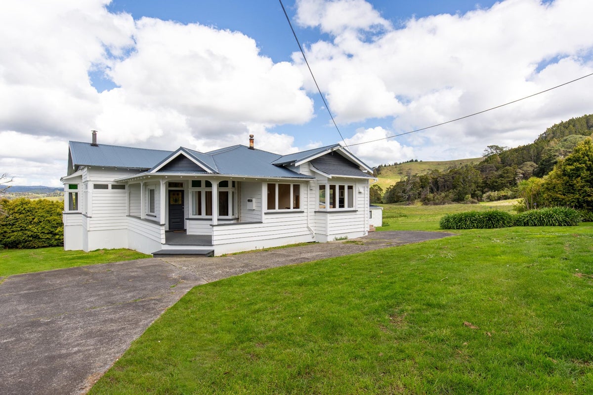 218 Annandale Road, Kumeu, Kumeu - Carousel 1