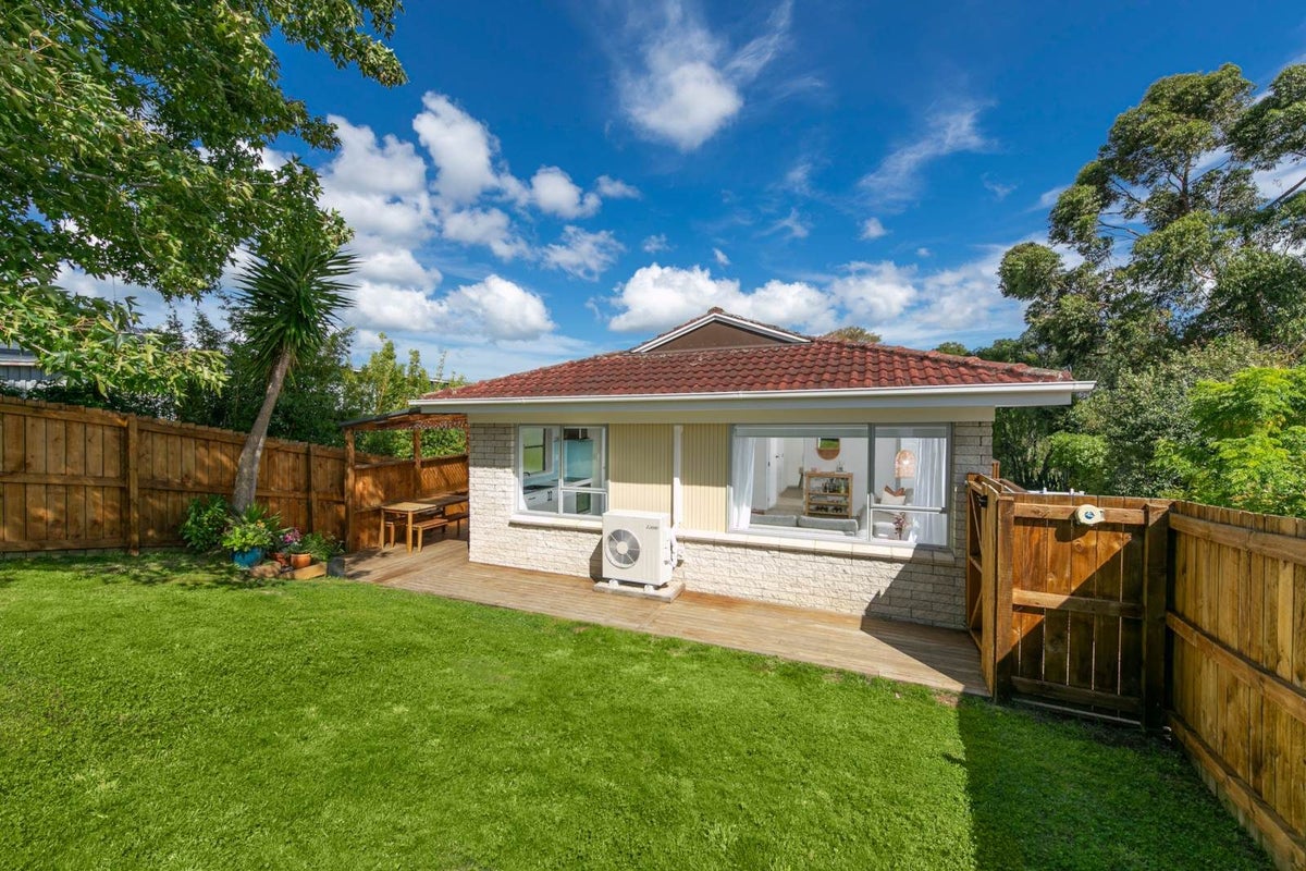 1/13 Bentley Avenue, Glenfield, Auckland - Carousel 2