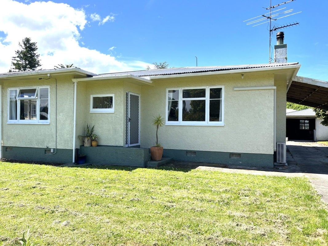 5 Hilton Road, Carterton - Carousel 1
