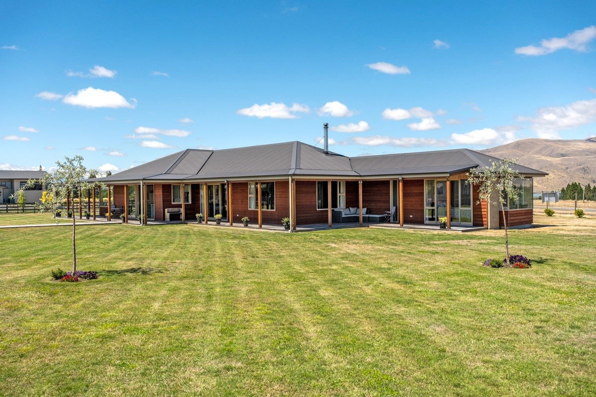 15 The Drive, Twizel - Carousel 2