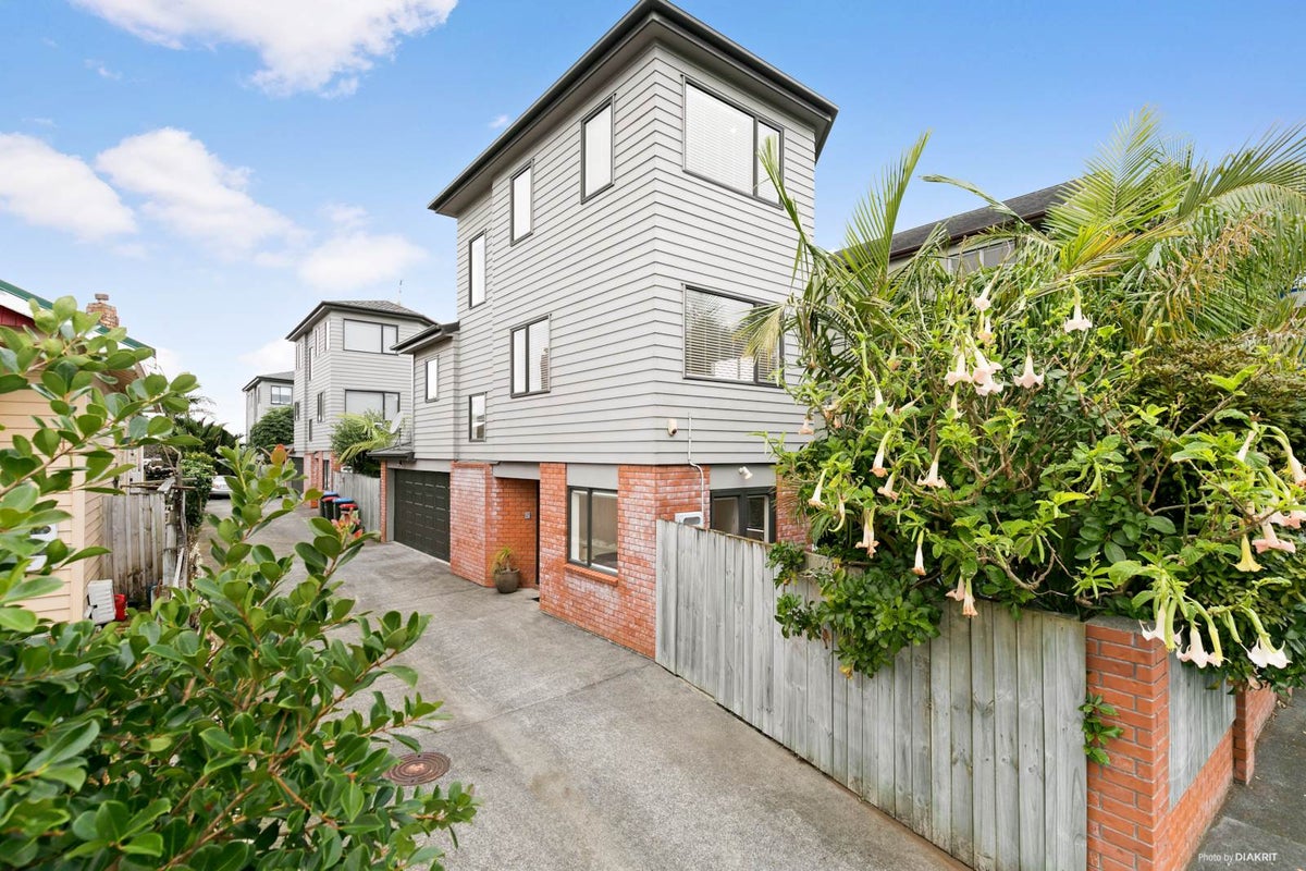 870 Manukau Road, Royal Oak, Auckland - Carousel 1