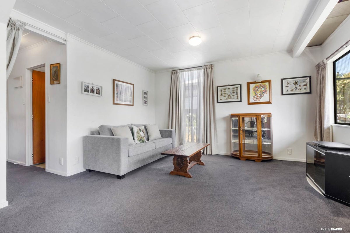 2/725 Swanson Road, Swanson, Auckland - Carousel 2