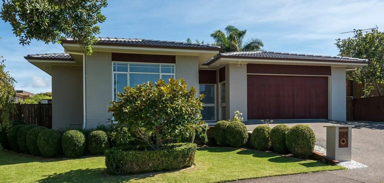 24 Tyrian Close, Half Moon Bay, Auckland - Carousel 1
