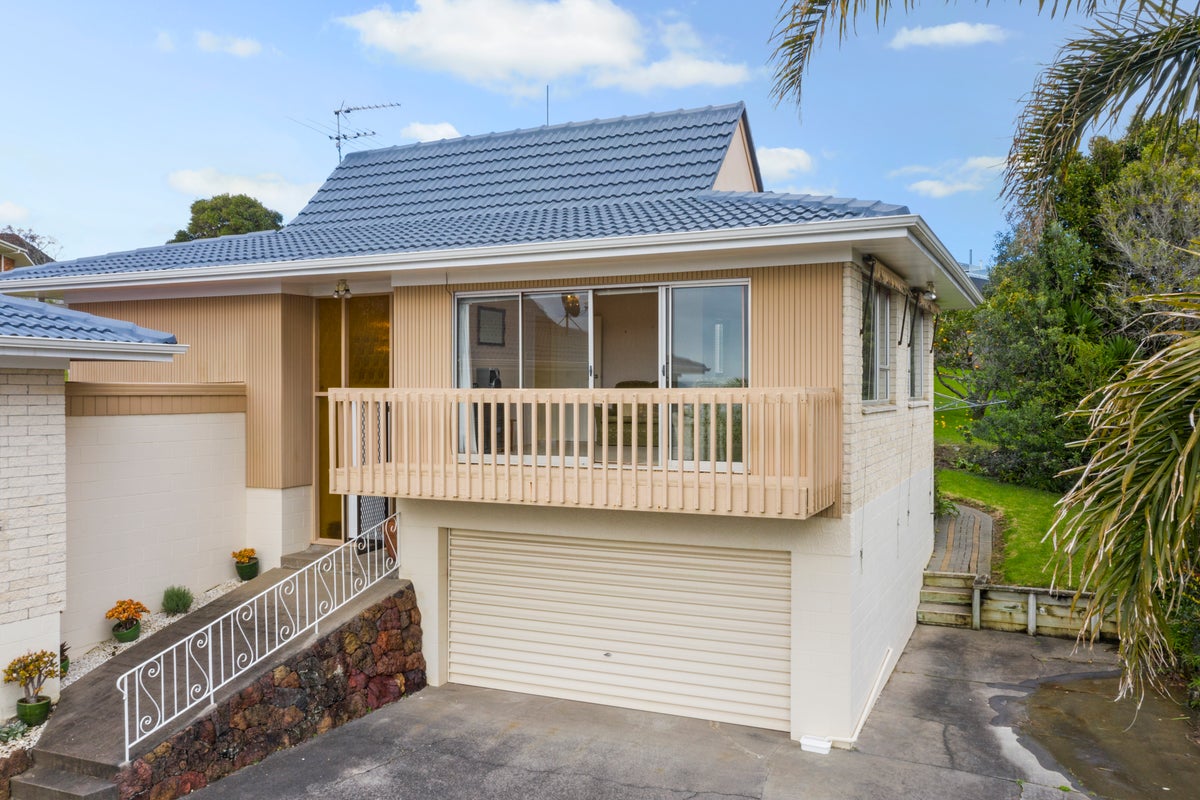 2/22 Mcmillan Place, Mellons Bay, Auckland - Carousel 2
