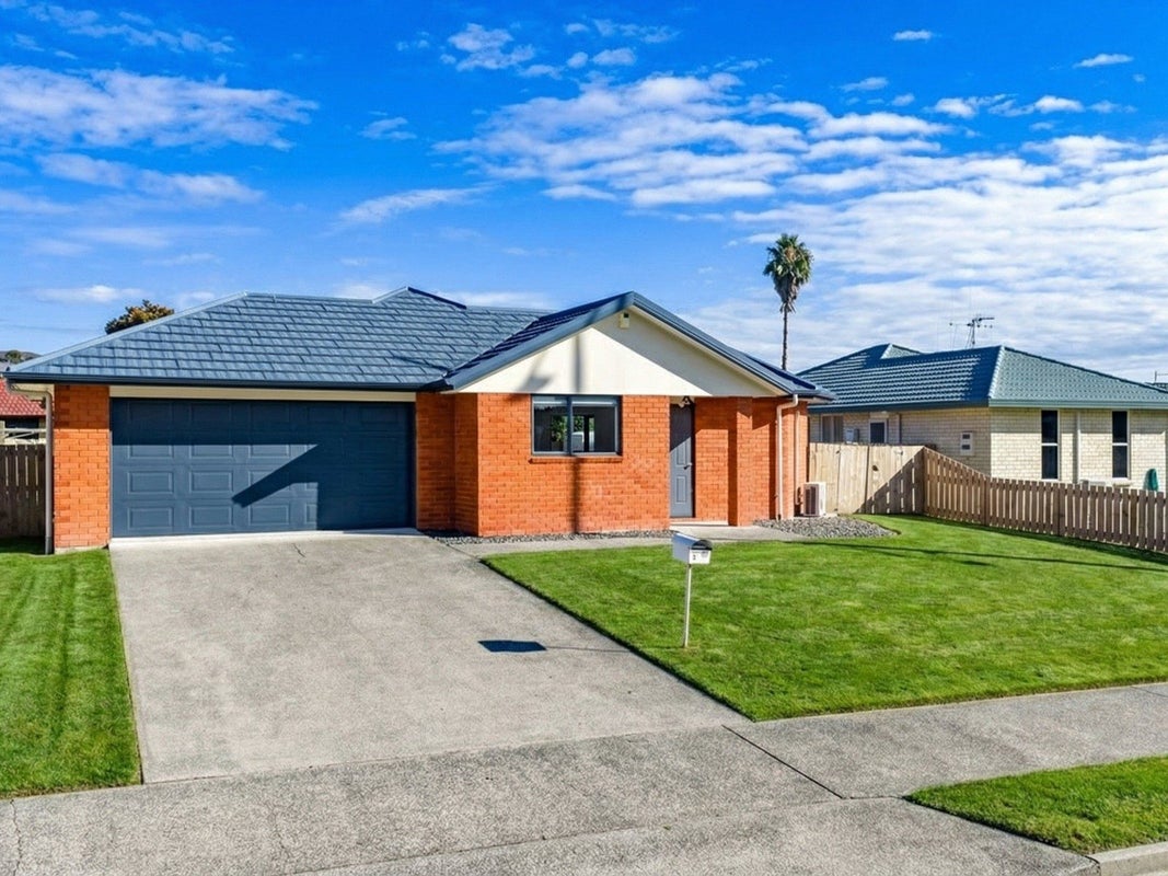 34 Farnborough Drive, Nawton, Hamilton - Carousel 1