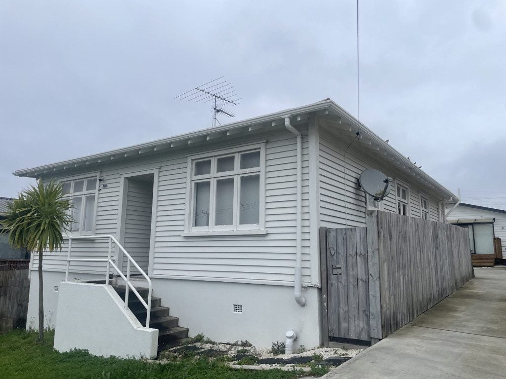 22 Lincoln Park Avenue, Massey, Auckland - Carousel 1