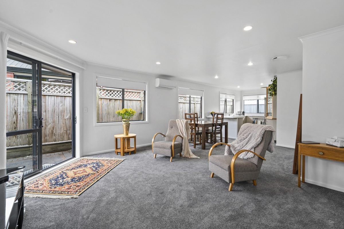 5 Bronte Place, Leamington, Cambridge - Carousel 2