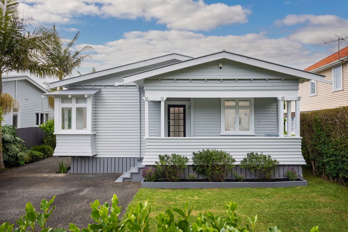 7 Mark Road, Mount Albert, Auckland - Carousel 1