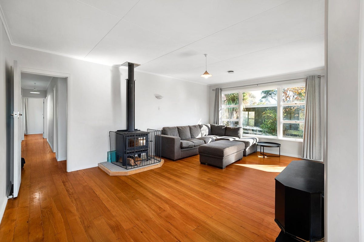 7 Clifton Road, Takaka - Carousel 1