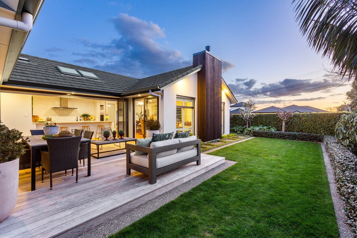 1 Tupare Place, Highlands Park, New Plymouth, Taranaki - Carousel 1