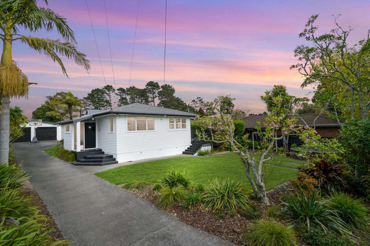 1 Allington Road, Massey, Auckland - Carousel 1