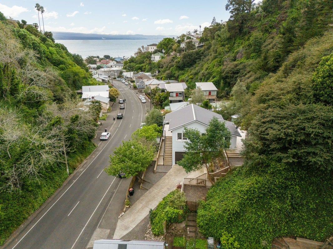 157 Shakespeare Road, Bluff Hill, Napier - Carousel 1