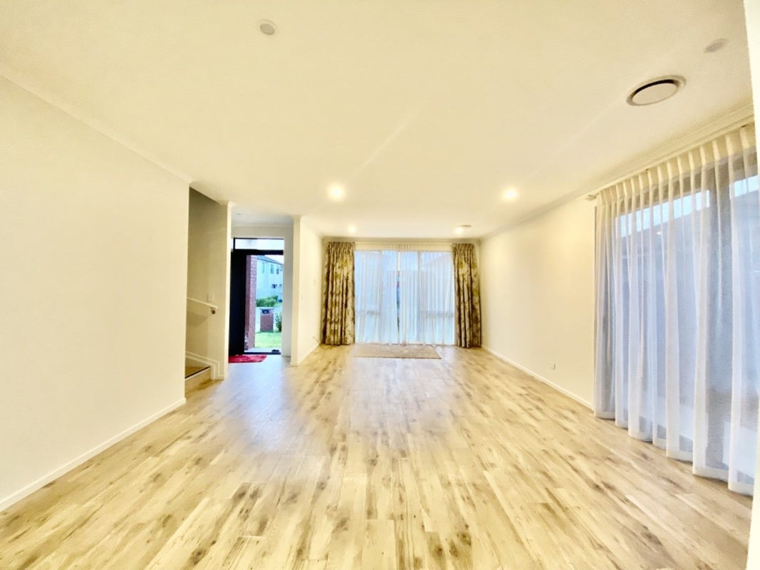 12 Waituarua Drive, Takanini, Auckland - Carousel 2