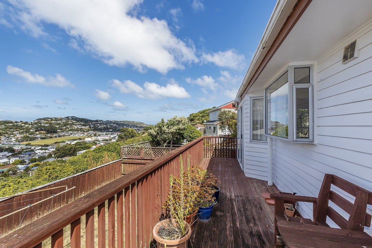 4 Aramoana Place, Maupuia, Wellington - Carousel 2